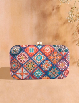 Printed Symmetric Multi Clutch With Sling