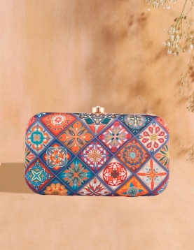 Printed Symmetric Multi Clutch With Sling