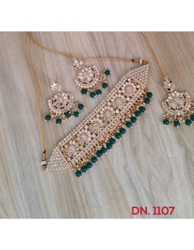 Green Mirror Work Necklace In Metal Alloy With Pearl