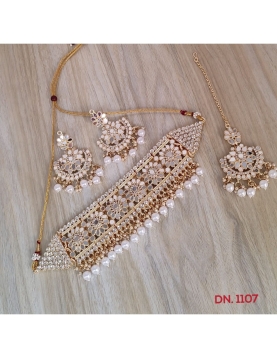 White Mirror Work Necklace In Metal Alloy With Pearl