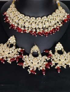 Gold Polish Stonework Necklace in Maroon 