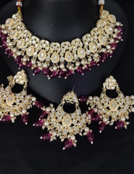 Gold Polish Stonework Necklace in Magenta