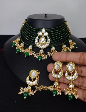 Green Parel &amp; Stonework Choker Set