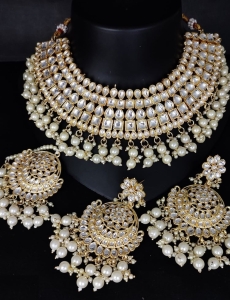 Stonework & Parel Necklace In Off White