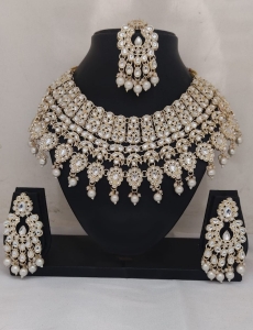 White Stonework Necklace Set