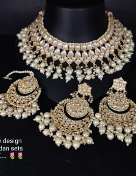 Off White Kundan Necklace