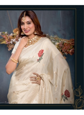 Ivory Elegance: Rose Motif Viscose Jacquard Saree
